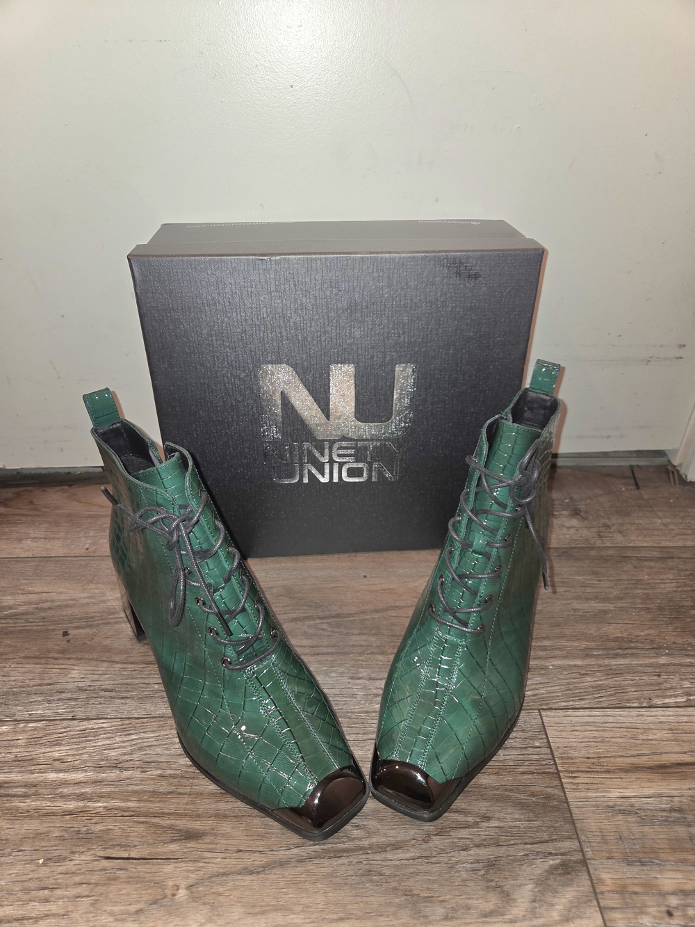 Nine & Union Green Croc-Embossed Lace-Up Ankle Booties